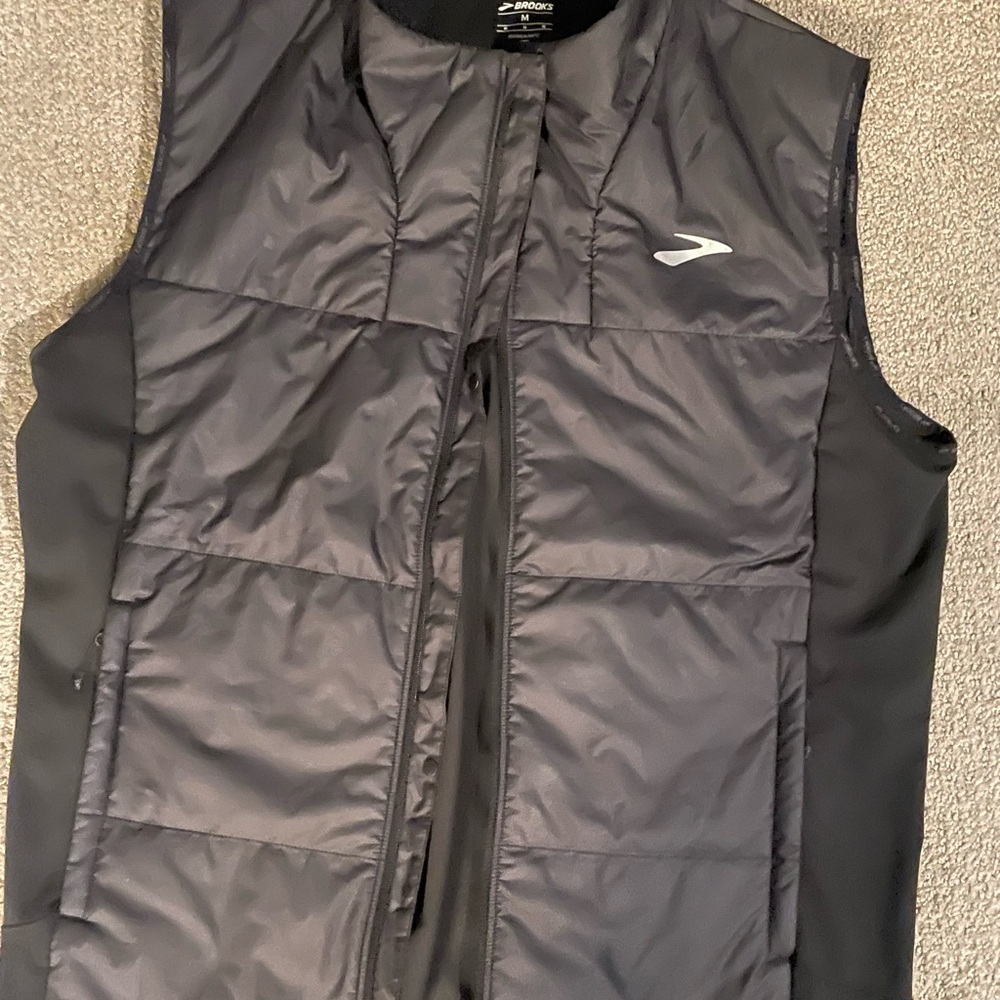 Brooks Black Shield Hybrid Vest 3.0 - Picture 2 of 4